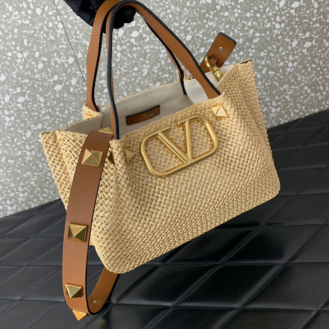 Valentino Garavani Small Shoulder Bag in Natural Synthetic Raffia 